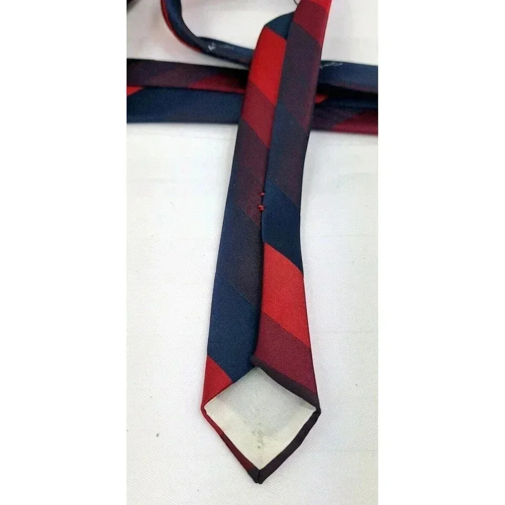 Oscar de la Renta Mens Tie Navy Blue Red Burgundy Diagonal Stripe Ombre Designer